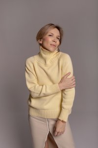 Женский свитер из кашемира  жёлтый р.44-48 (onesize)